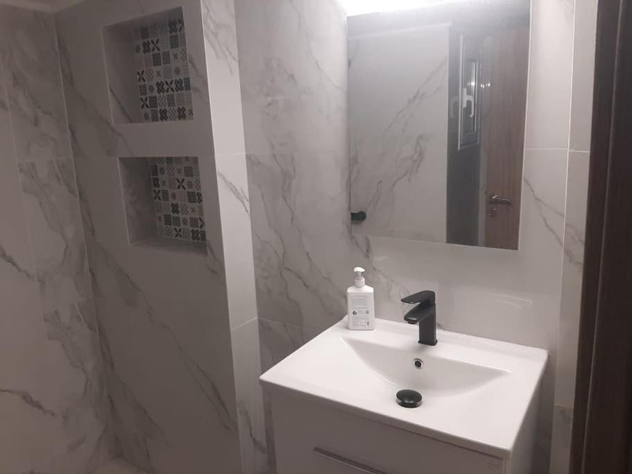 Modern Apartmen In Athina Apartment เอเธนส์ ภายนอก รูปภาพ