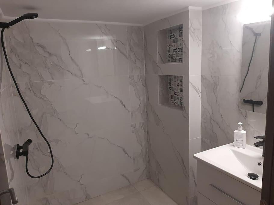 Modern Apartmen In Athina Apartment เอเธนส์ ภายนอก รูปภาพ